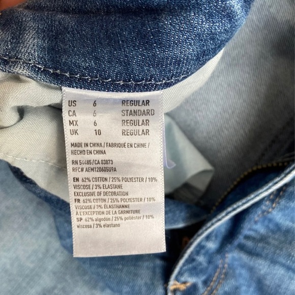 Light Wash Mom Jeans - Picture 3 of 4